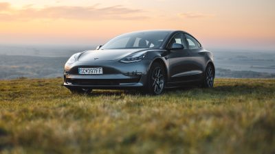 Elektrikli otomobil üreticisi Tesla, popüler