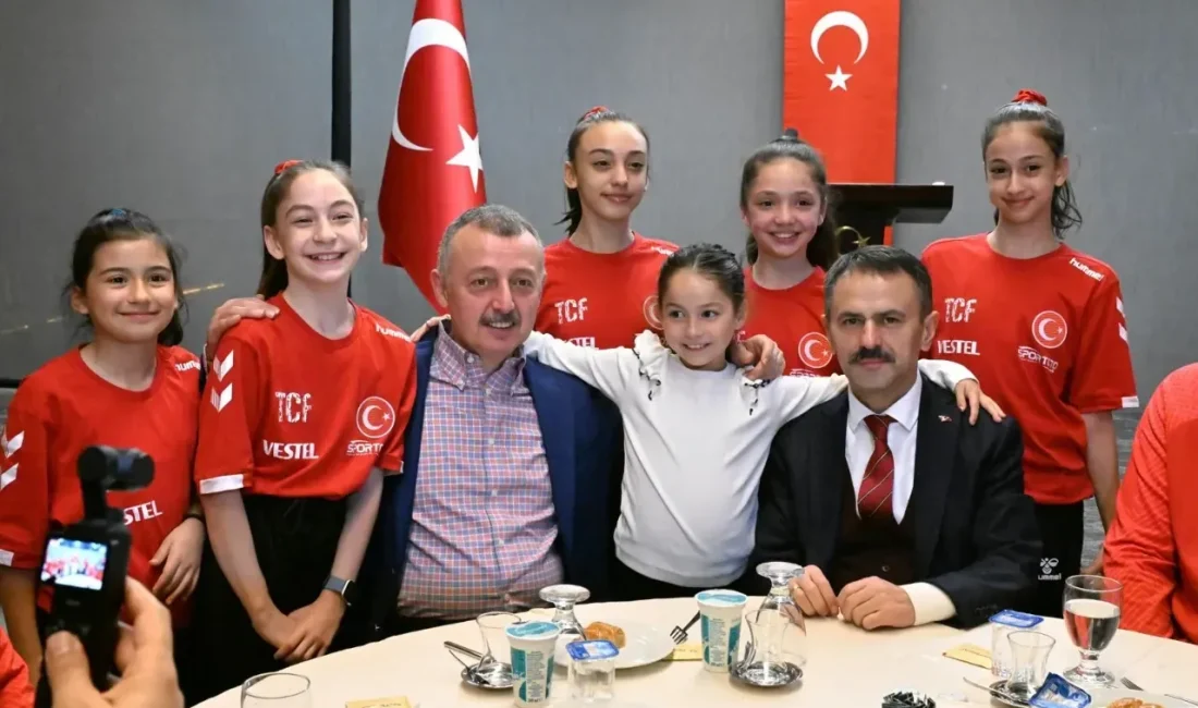 Vali İlhami Aktaş ve