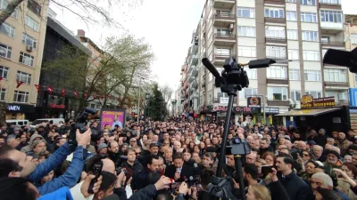 Gözaltına alınan Ekrem İmamoğlu'na destek