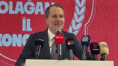 Partisinin Kocaeli İl Kongresi'nde konuşan