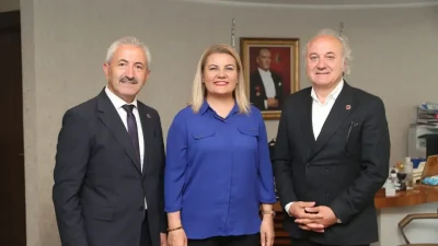 İzmit Belediyesinde başkan yardımcılığı görevlerini