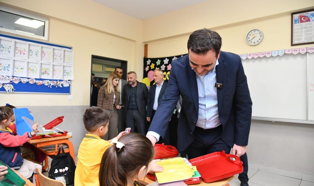 Başiskele’de 2 bin 124 birinci sınıf öğrencisine kırtasiye seti desteği