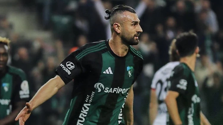 Fenerbahçe-Galatasaray derbisini tribünden izlediği