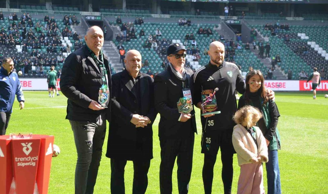 Kocaelispor forması altında en
