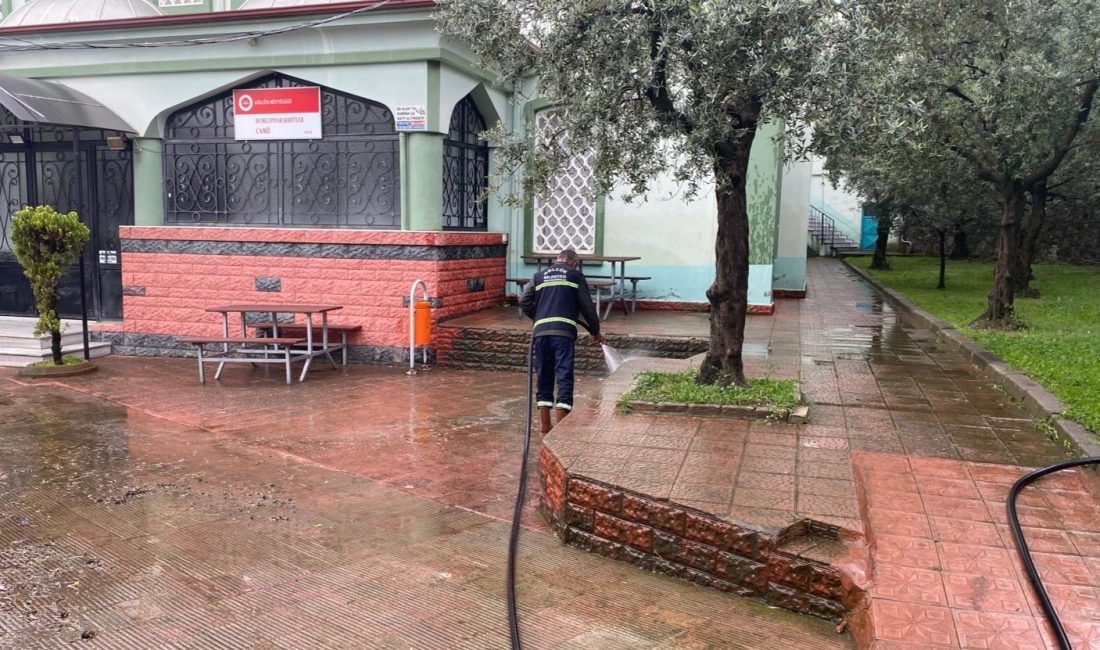 Gölcük Belediyesi ekipleri, ilçe