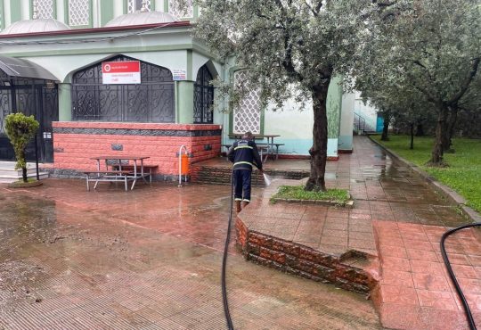 Gölcük Belediyesi ekipleri, ilçe sakinlerinin
